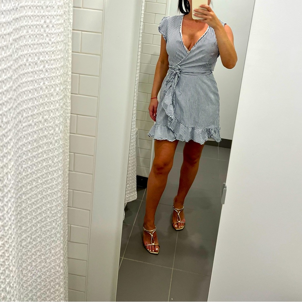 Wayf wrap dress size medium